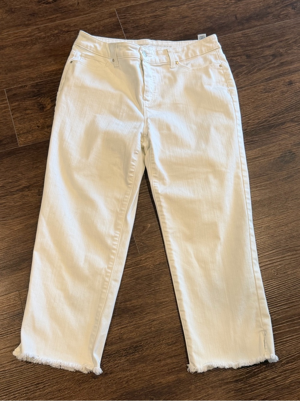 Chico's Perfect Stretch Girlfriend Copped Raw Frayed Hem Jeans Size 1.5